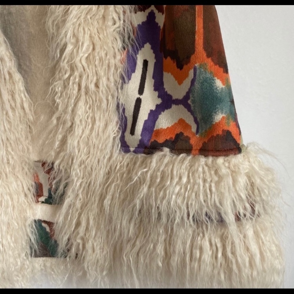 Donna Slayers’ Aztec Print Faux Suede Vest - Picture 6 of 11